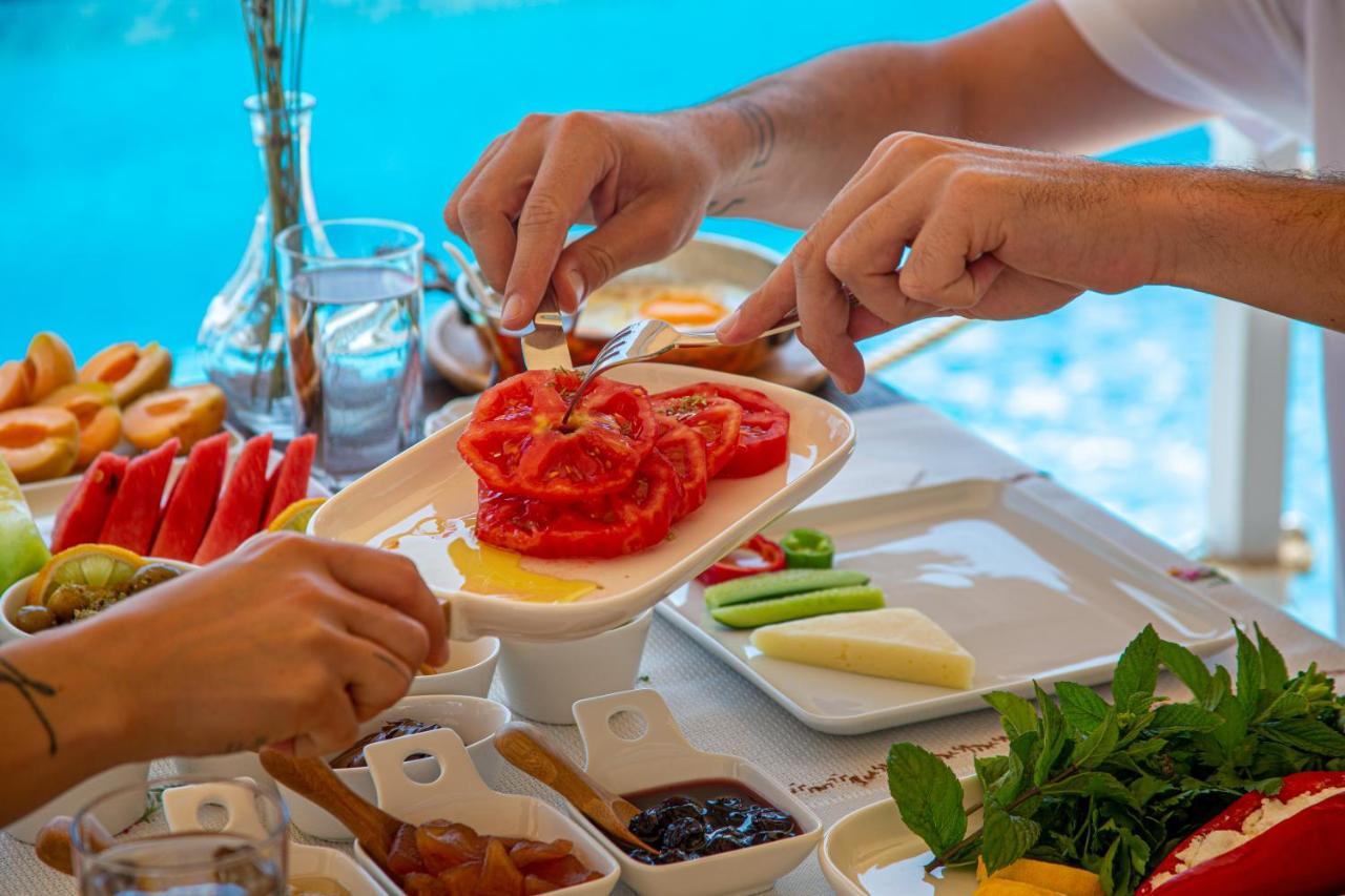 Anit Konak Alacatı Bagian luar foto