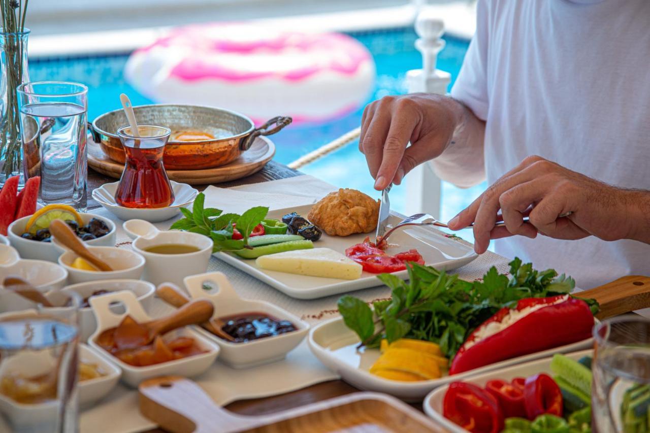 Anit Konak Alacatı Bagian luar foto