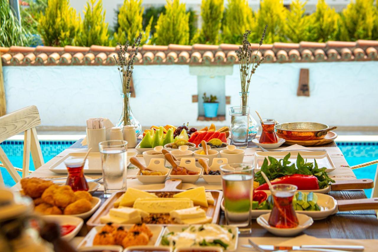 Anit Konak Alacatı Bagian luar foto