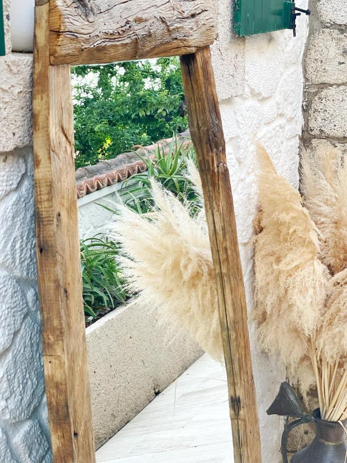 Anit Konak Alacatı Bagian luar foto