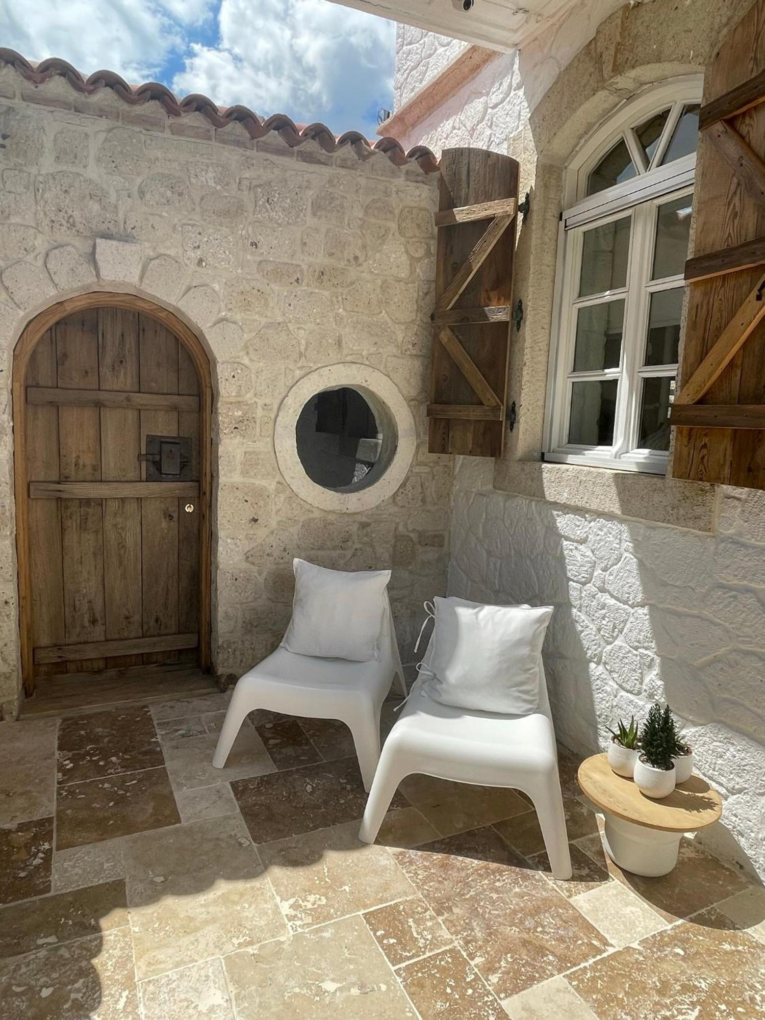 Anit Konak Alacatı Bagian luar foto